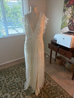 Soieblu Ivory Lace V-Neck Maxi Dress with Flutter Cap Sleeves